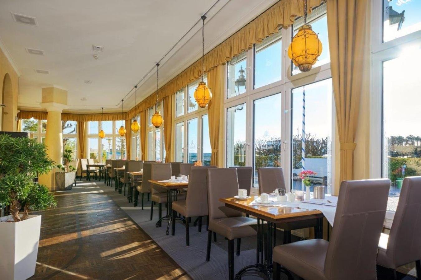 Strandhotel Luise Von Preussen ツィノヴィッツ エクステリア 写真