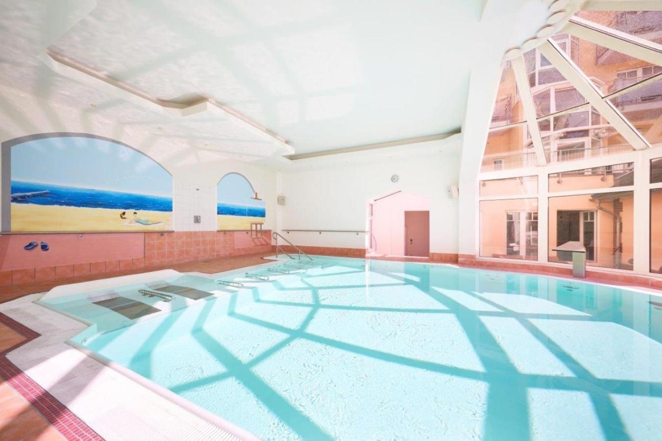 Strandhotel Luise Von Preussen ツィノヴィッツ エクステリア 写真
